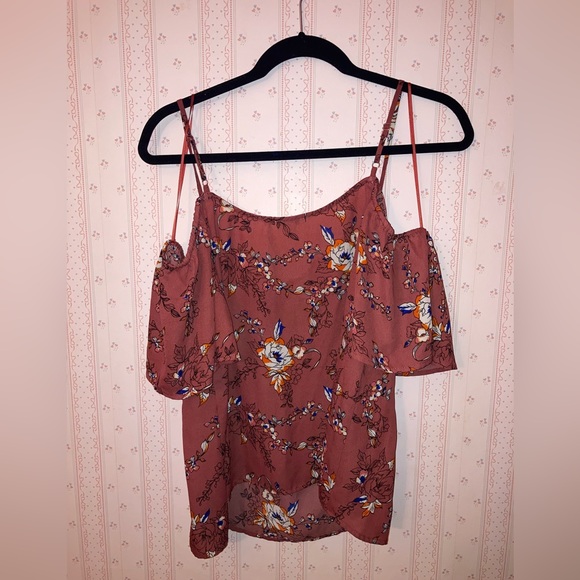 Fun off-the-shoulder floral blouse! Size medium - Picture 4 of 6